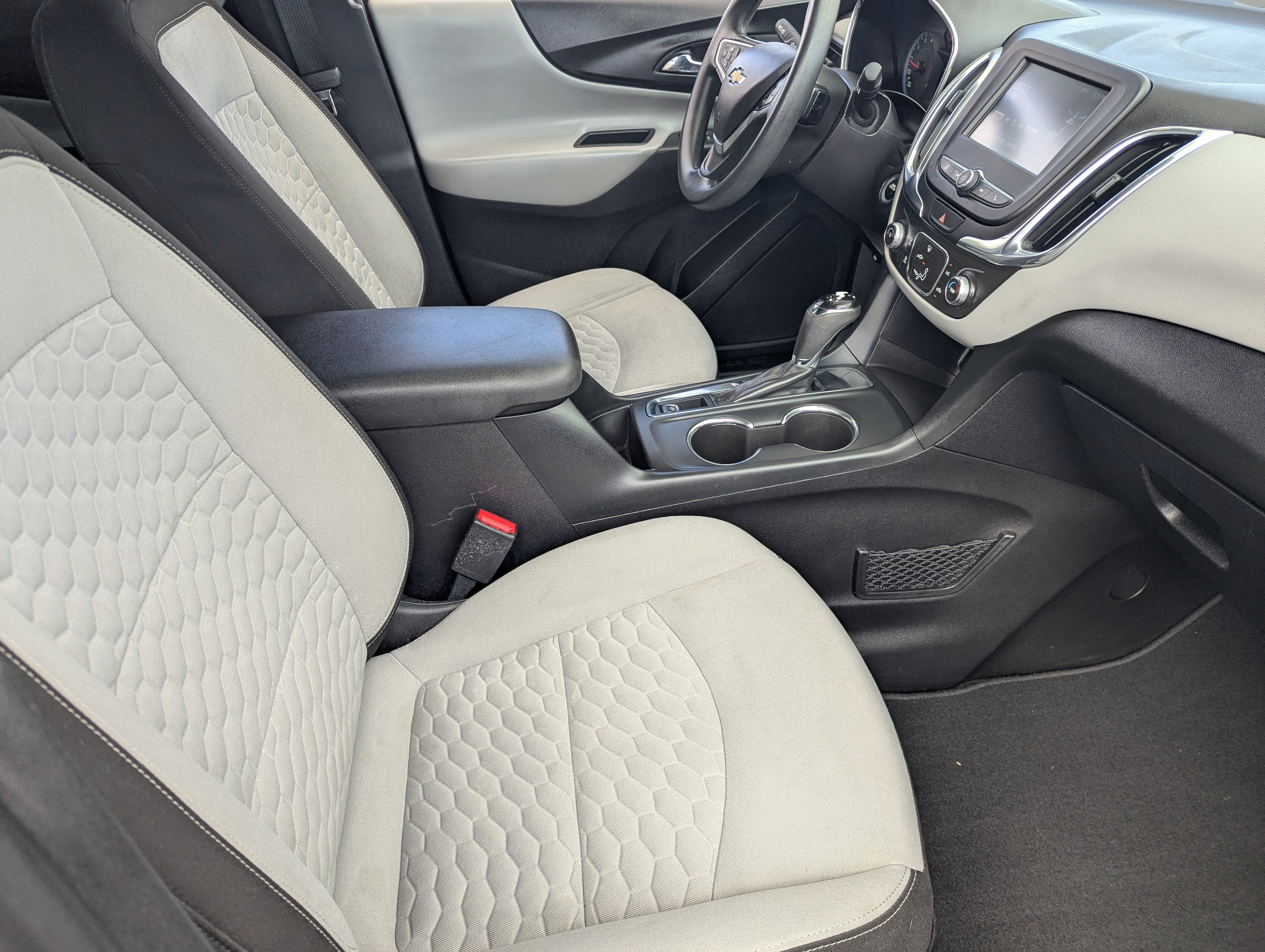 Used 2018 Chevrolet Equinox LS FWD image 11