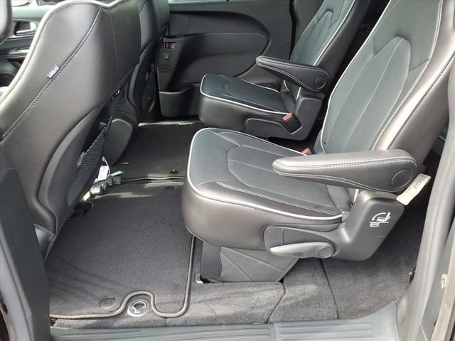 New 2027 Chrysler Pacifica Limited FWD image 15