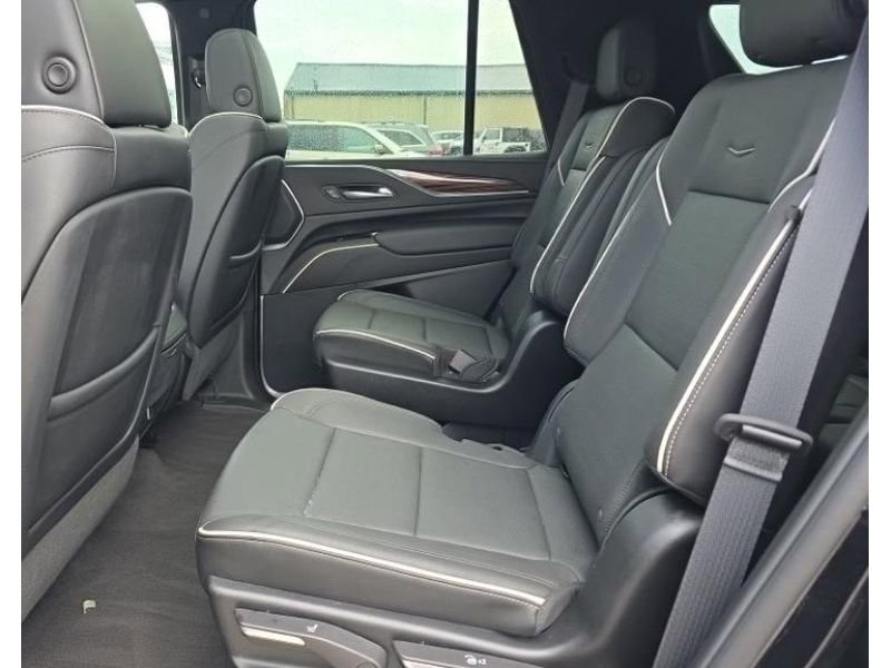 Used 2024 Cadillac Escalade Premium Luxury w/ LPO, Floor Liner Package AWD/4WD image 9