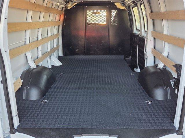 Used 2024 GMC Savana 2500 w/ Driver Convenience Package image 11