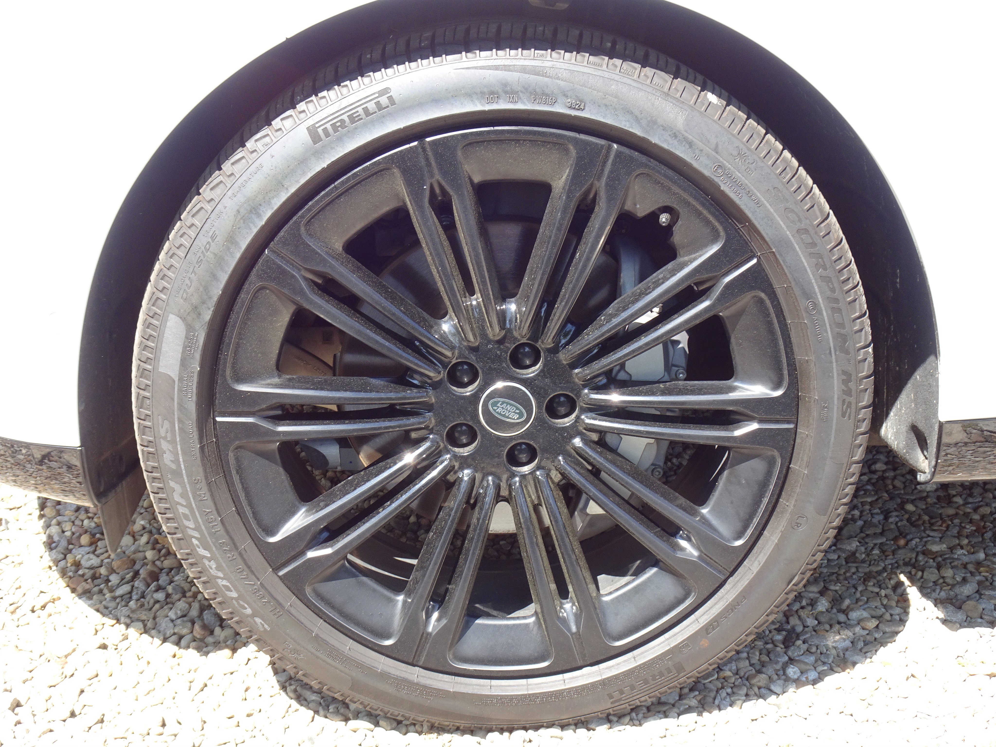 Certified 2025 Land Rover Range Rover SE AWD/4WD image 37