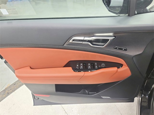 Used 2025 Kia Sportage SX image 37