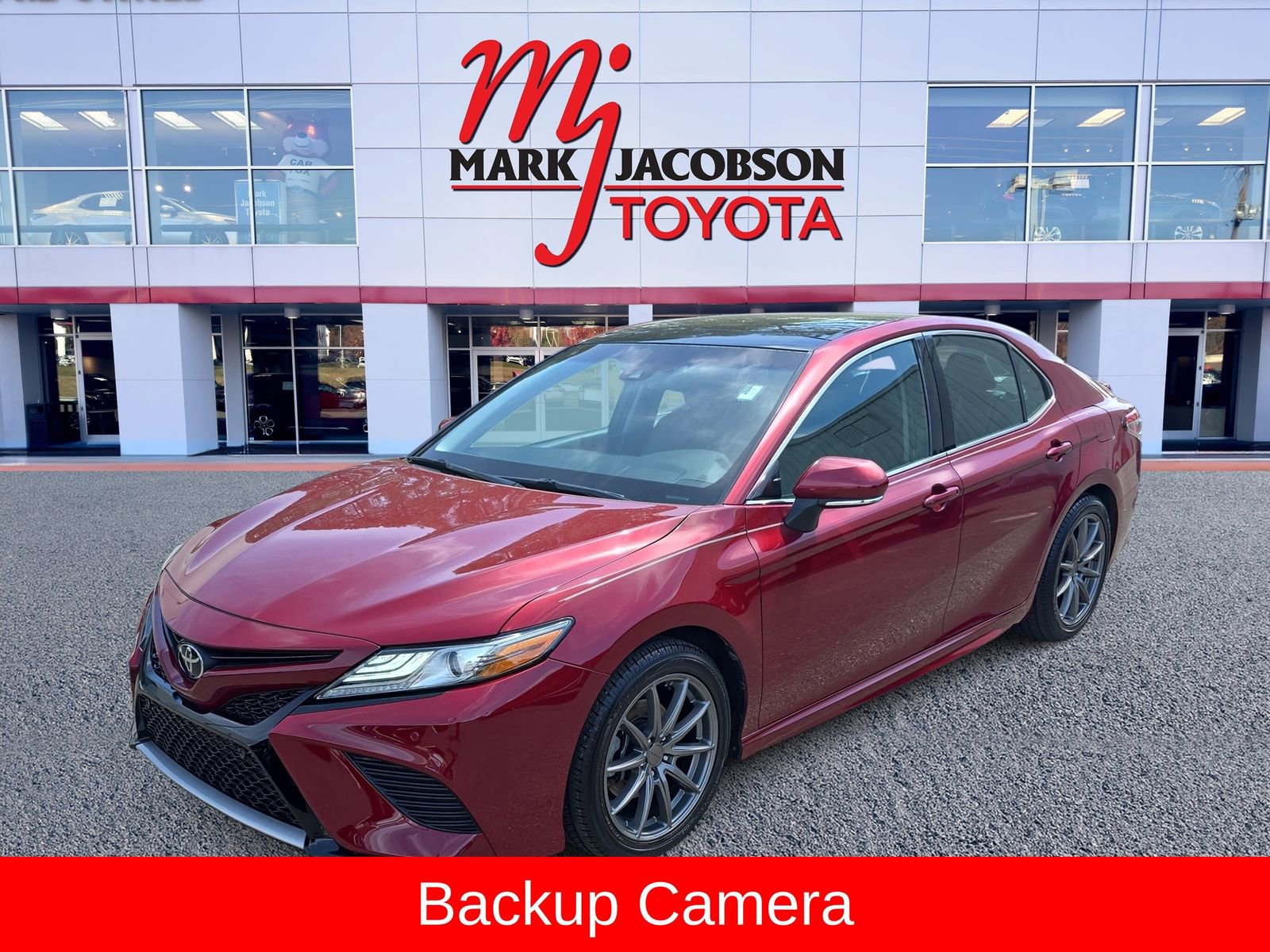 Used 2018 Toyota Camry XSE image 1