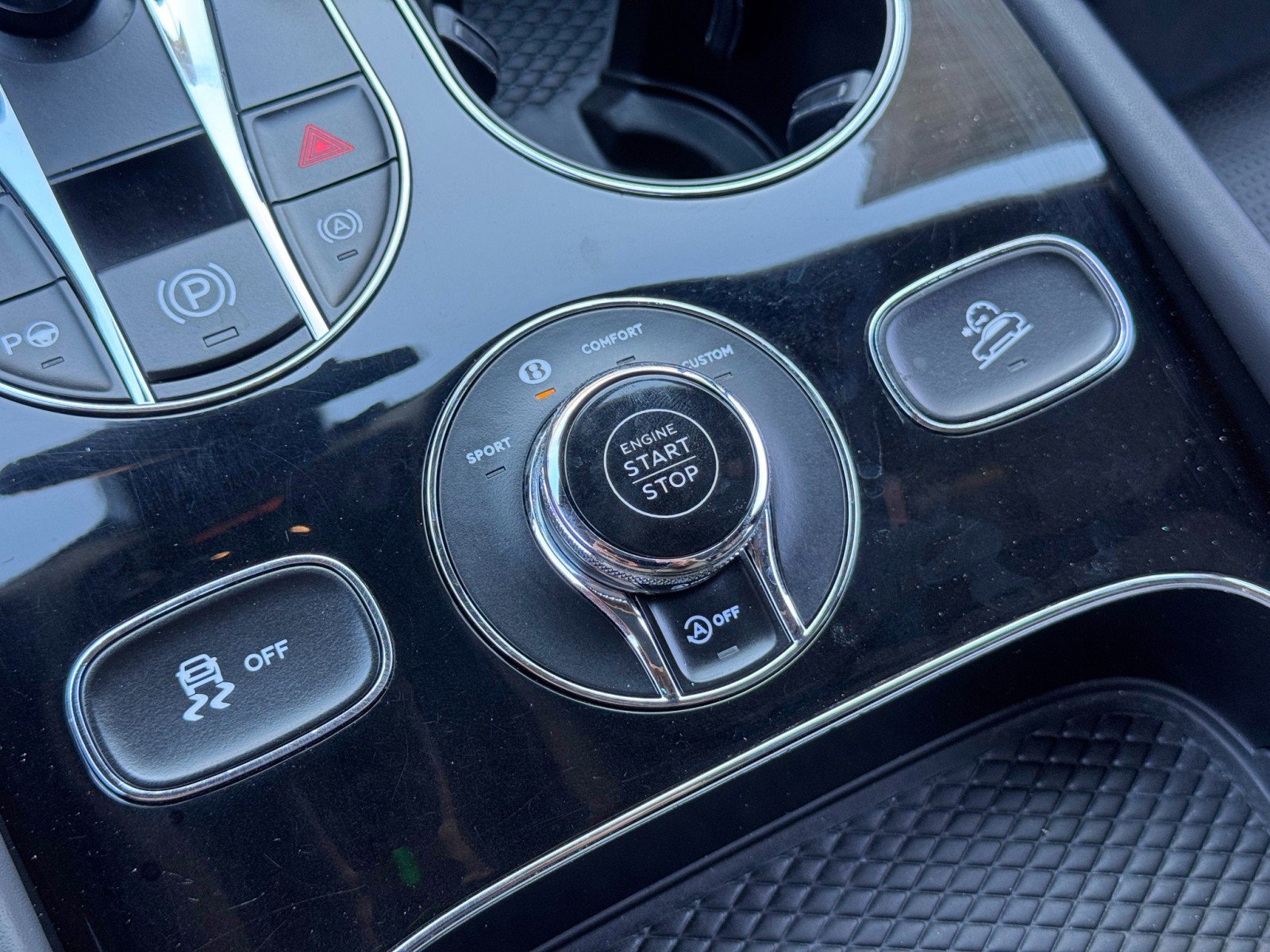 Used 2022 Bentley Bentayga AWD/4WD image 36