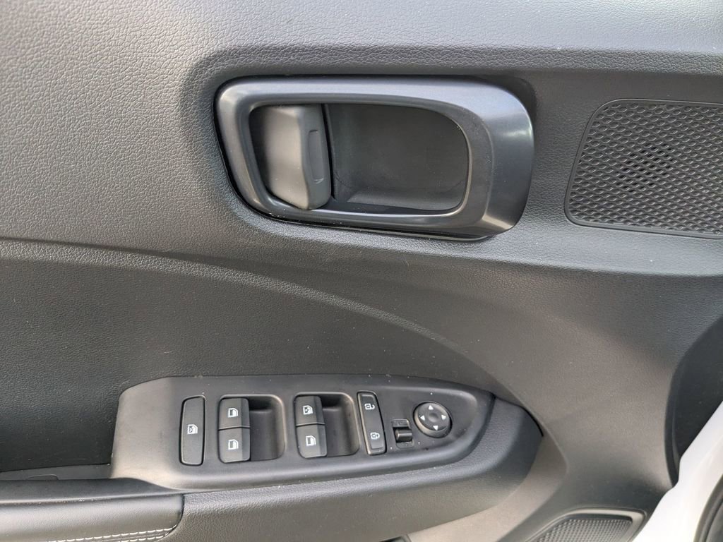 Used 2025 Hyundai Venue Limited image 22