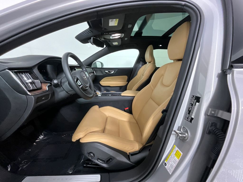 Used 2025 Volvo V60 B5 Cross Country Ultra w/ Protection Package Premier image 15