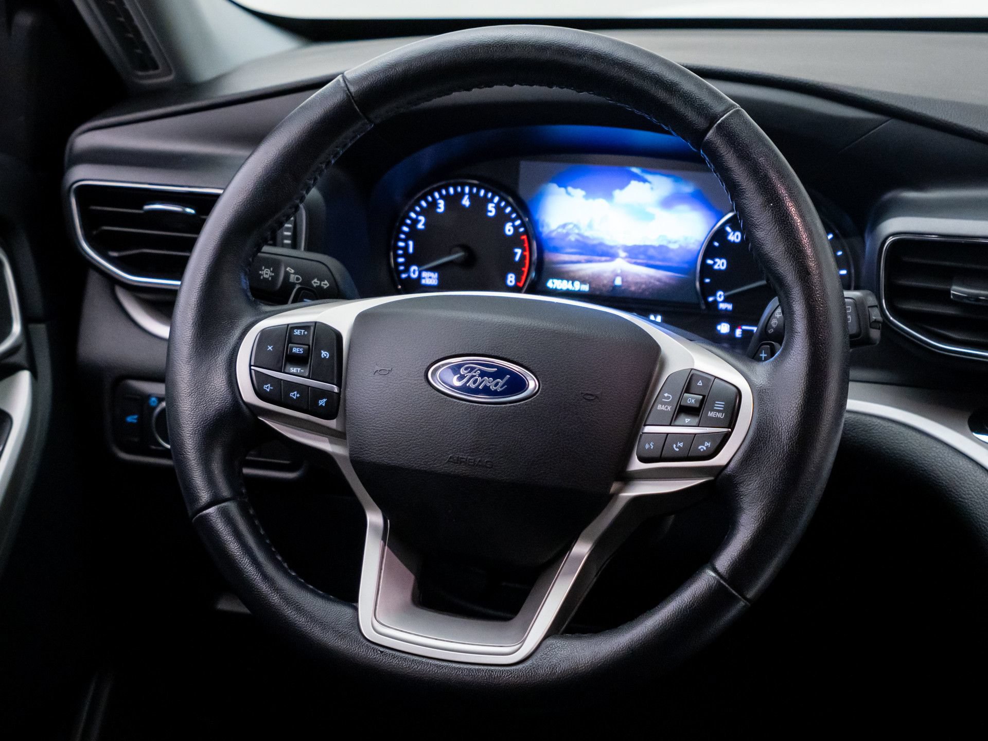Used 2020 Ford Explorer XLT w/ Equipment Group 202A AWD/4WD image 11