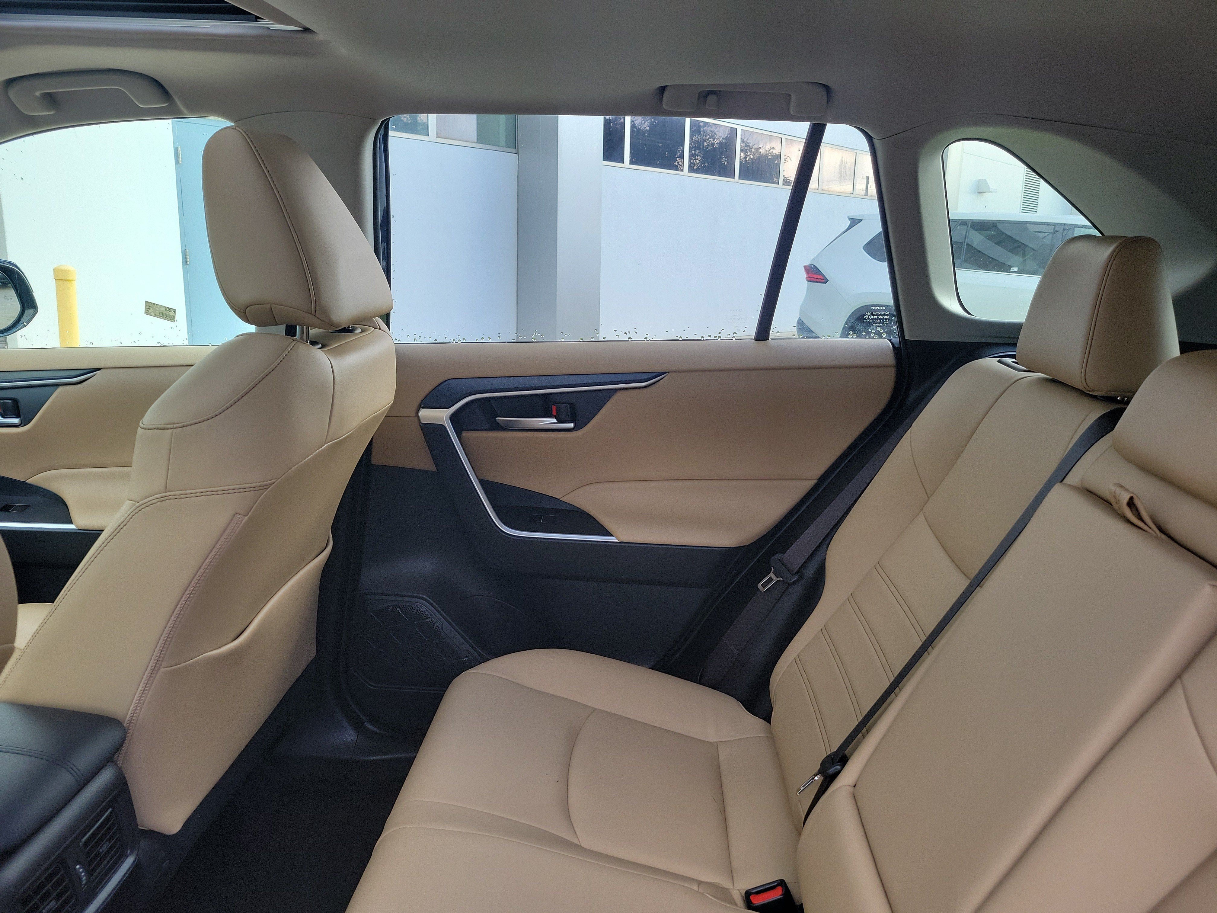 Used 2019 Toyota RAV4 XLE Premium FWD image 15