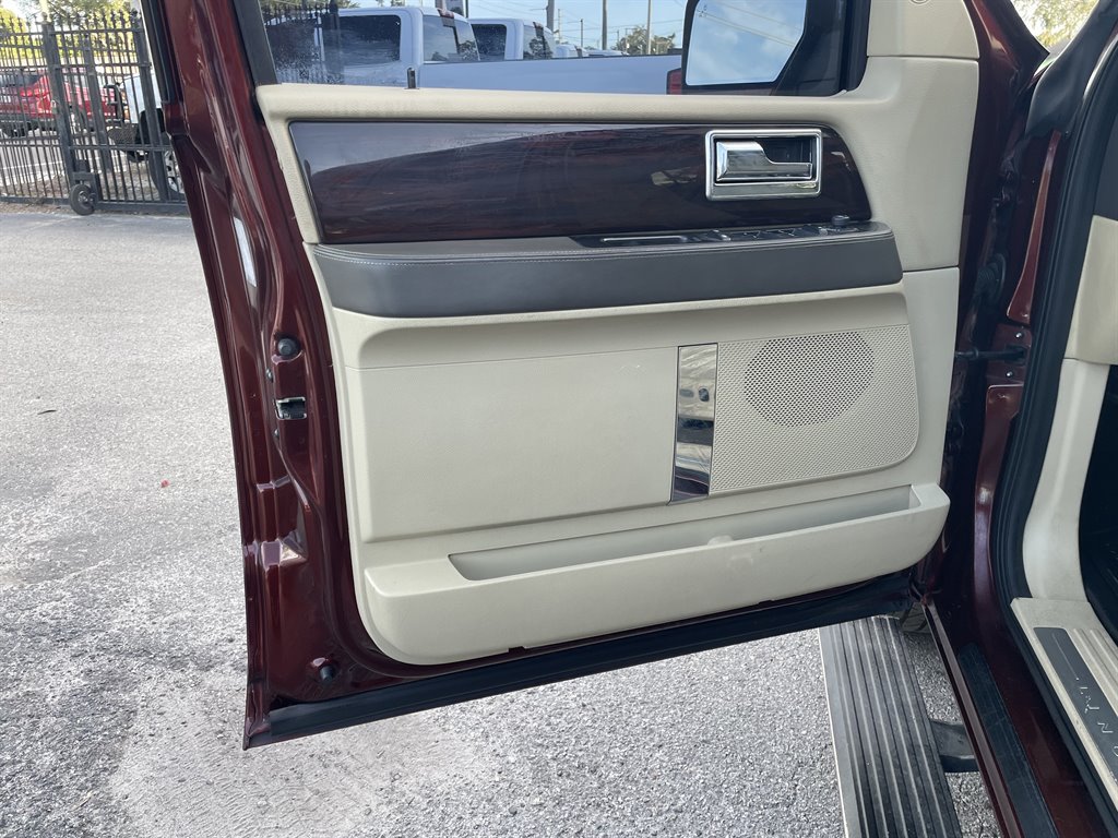 Used 2016 Lincoln Navigator L Reserve AWD/4WD image 33