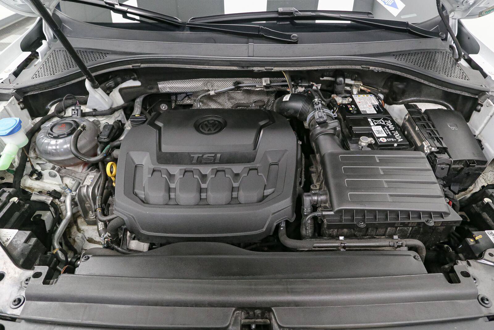 Certified 2024 Volkswagen Tiguan SE R-Line AWD/4WD image 18