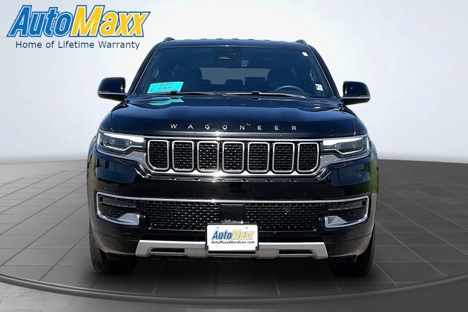 Used 2024 Jeep Wagoneer L Series II w/ Flexible Seating Group AWD/4WD image 2