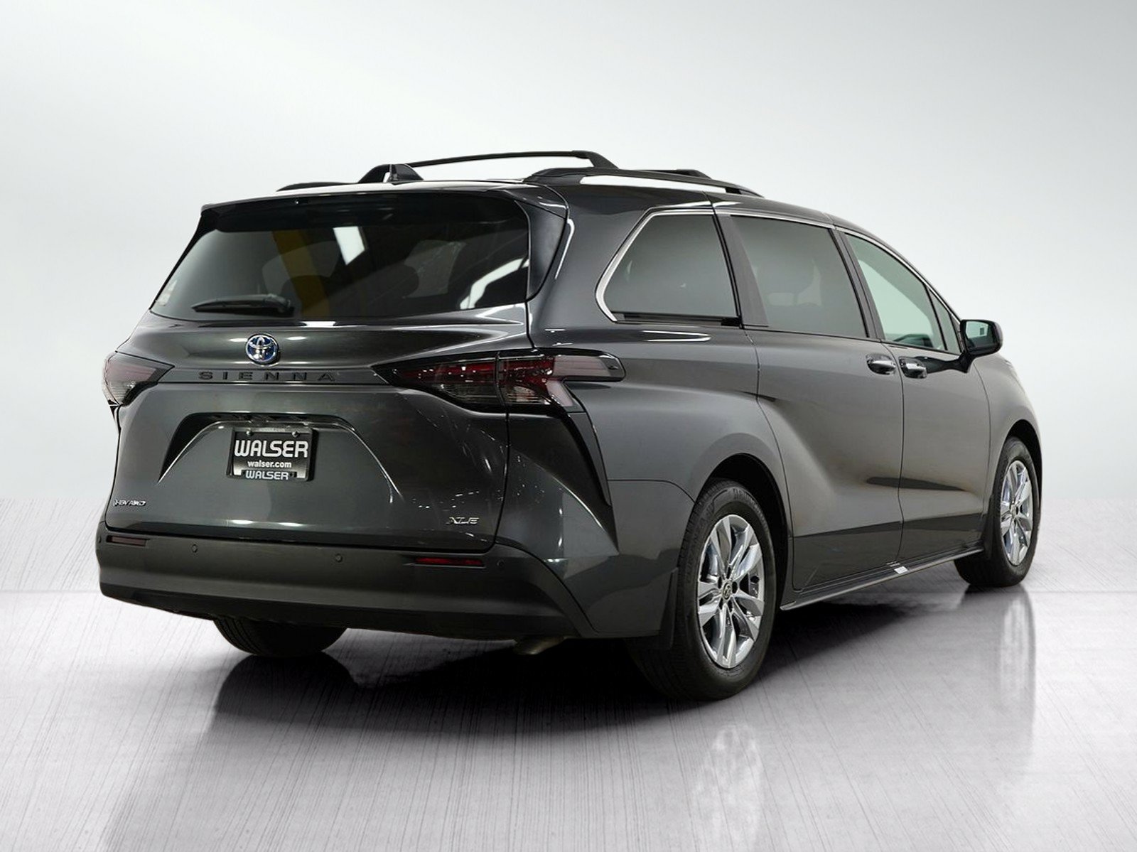Used 2025 Toyota Sienna XLE w/ XLE Plus Package AWD/4WD image 5