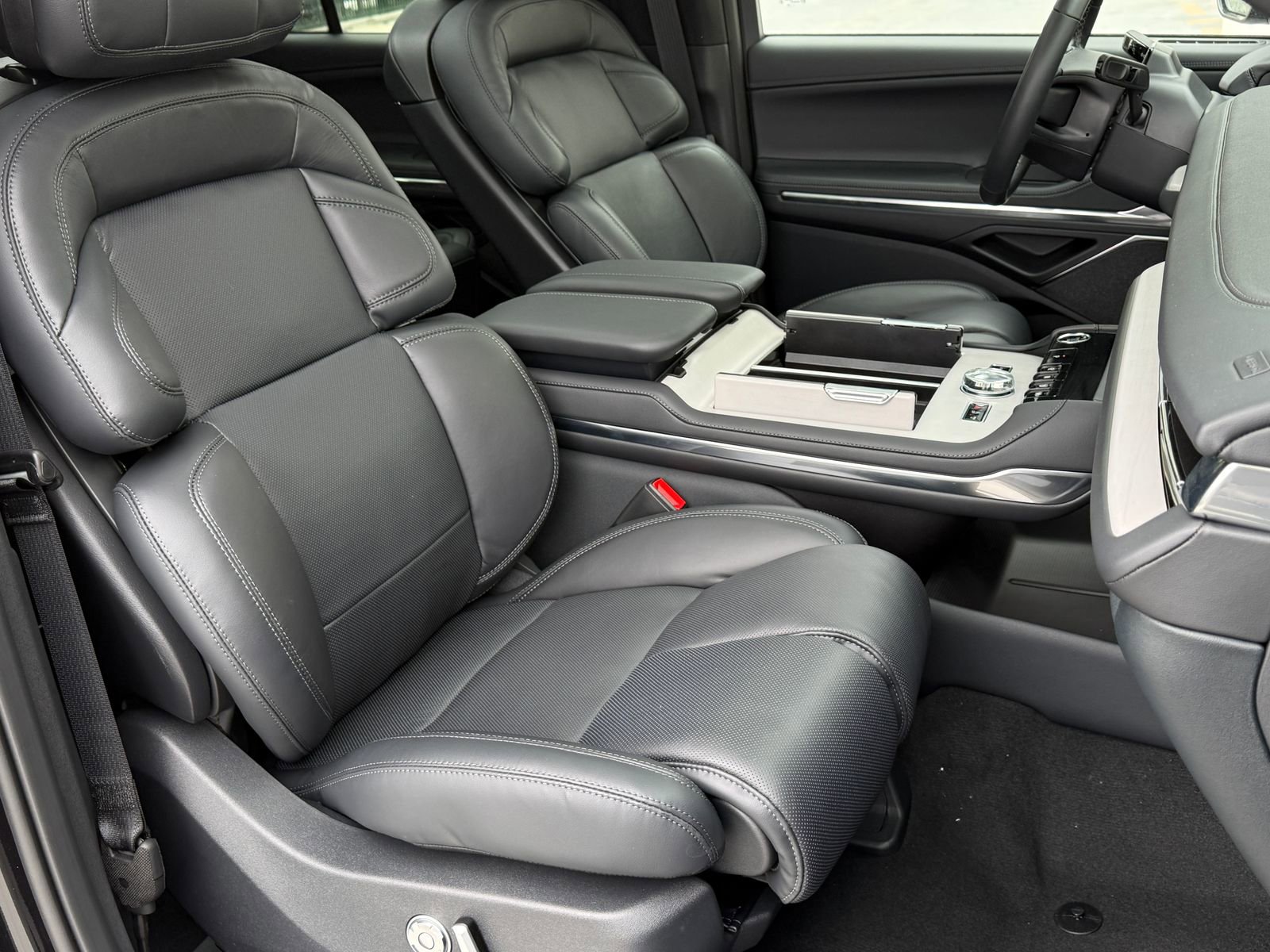 New 2026 Lincoln Navigator L Reserve AWD/4WD image 12