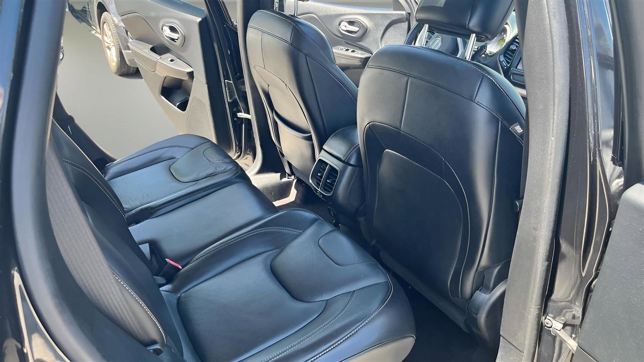 Used 2016 Jeep Cherokee Limited AWD/4WD image 25