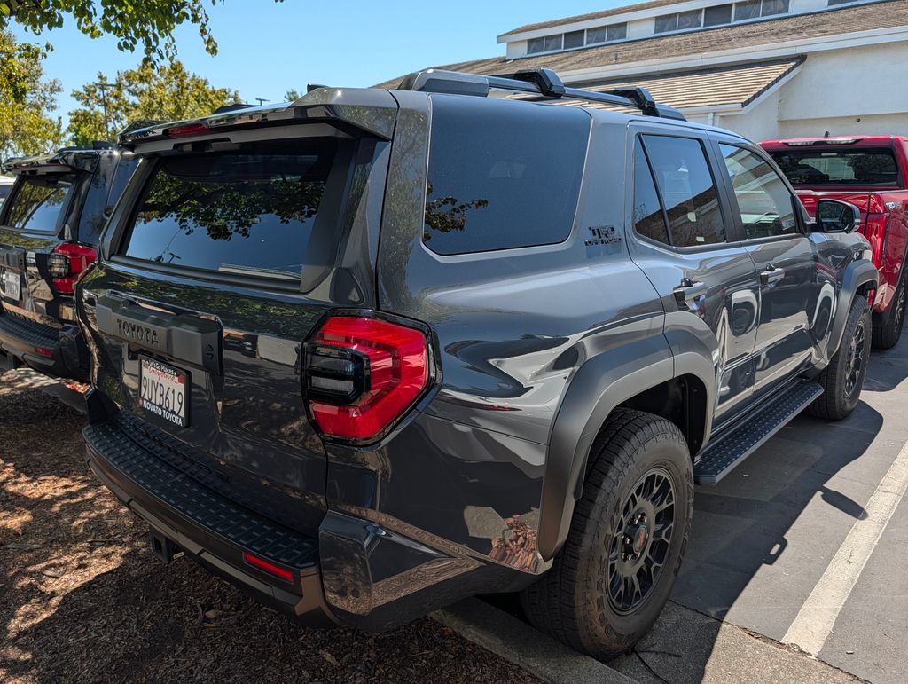 Used 2025 Toyota 4Runner TRD Off-Road Premium AWD/4WD image 2