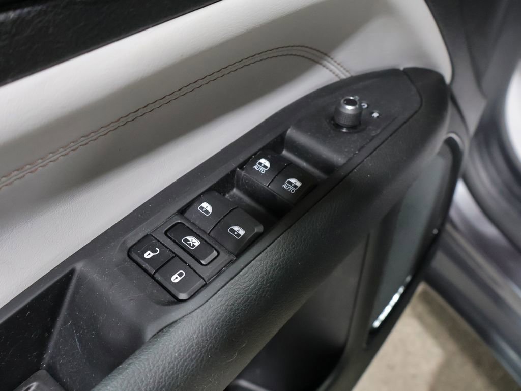 Used 2024 Jeep Compass Limited image 15