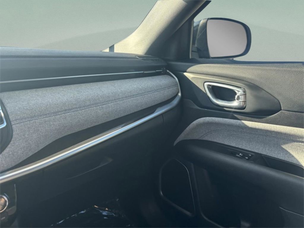 Certified 2024 Jeep Compass Latitude image 28