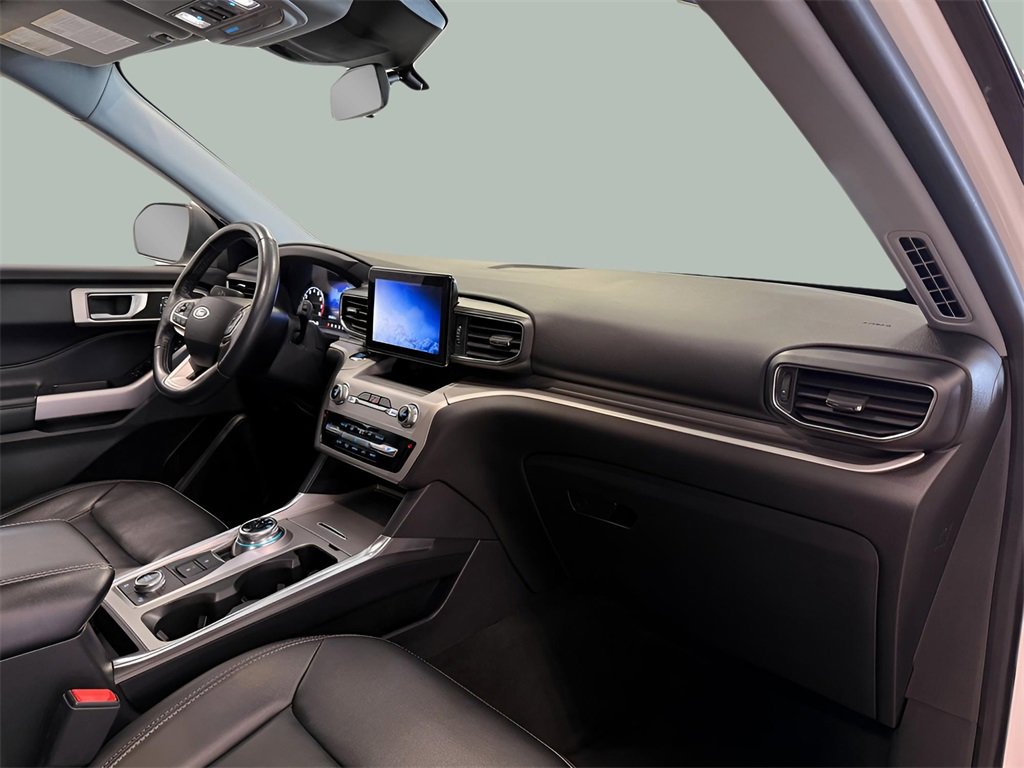 Used 2022 Ford Explorer XLT image 14