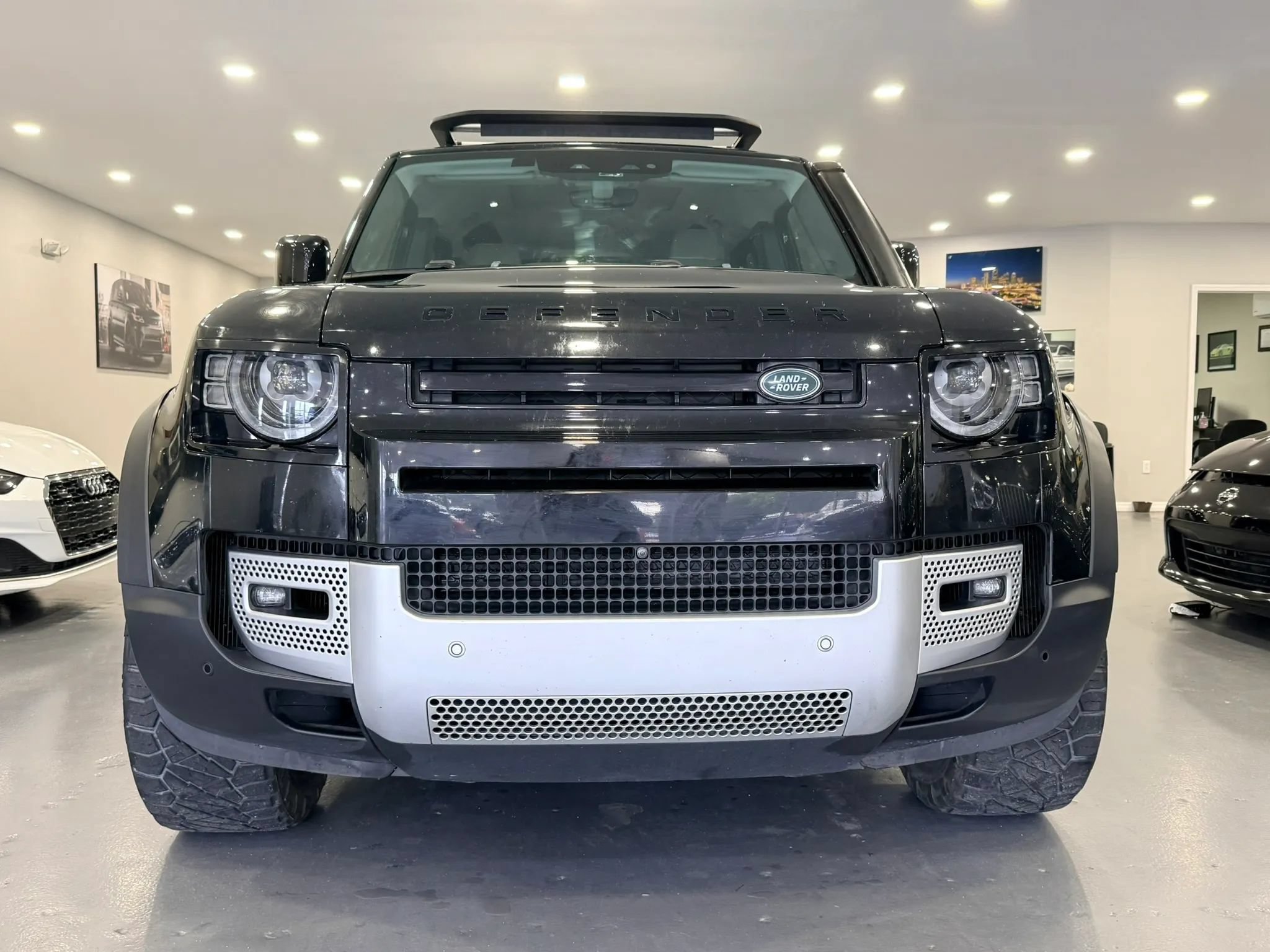 Used 2023 Land Rover Defender 110 SE AWD/4WD image 2