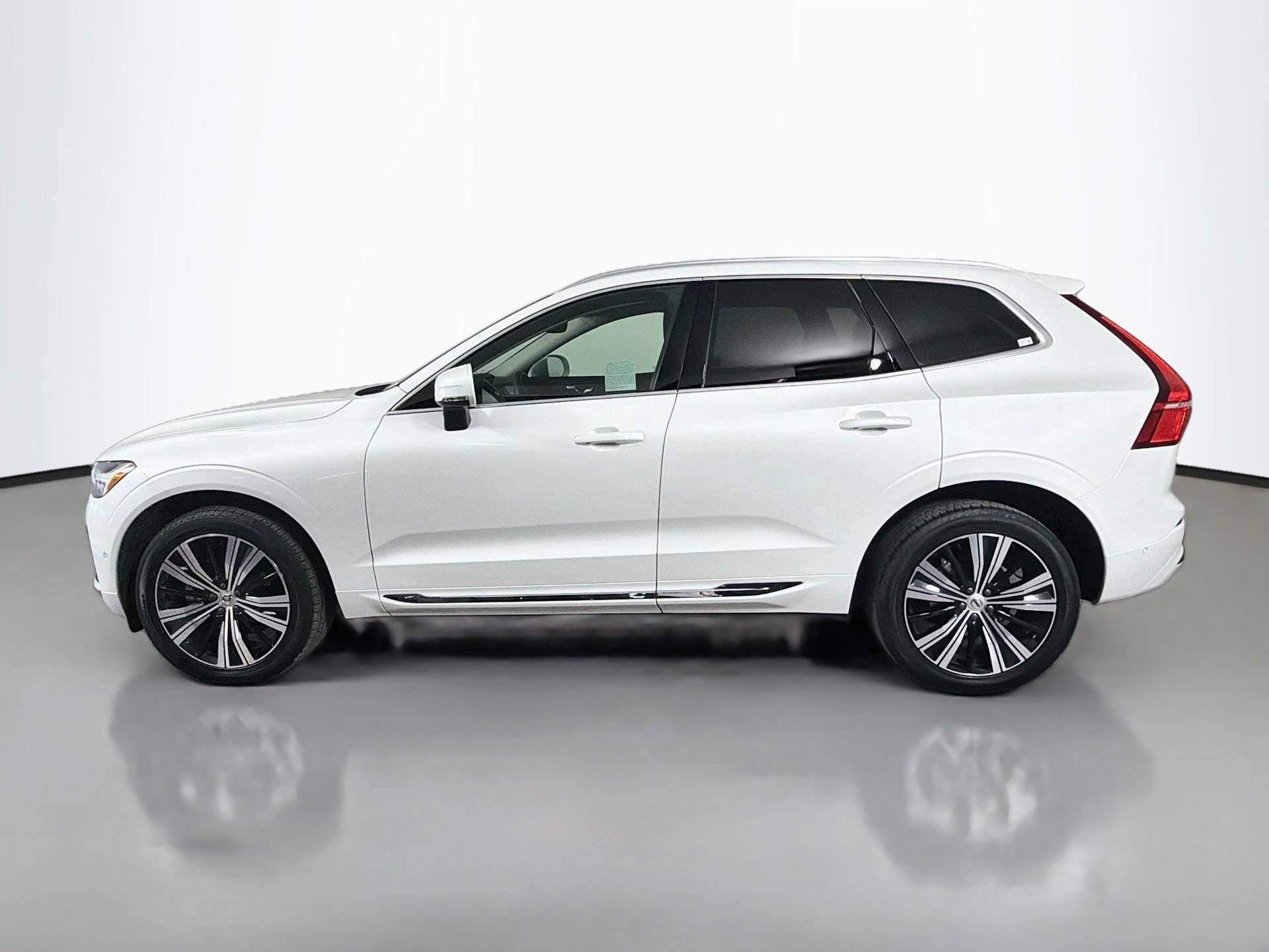 Certified 2023 Volvo XC60 B5 Plus w/ Protection Package Premier FWD image 9