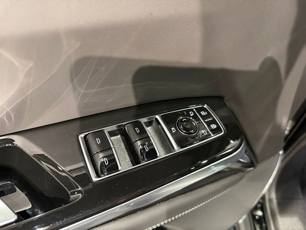 Used 2026 Cadillac Escalade ESV V image 16