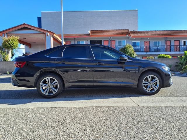 Used 2023 Volkswagen Jetta SE w/ Panoramic Sunroof Package FWD image 22
