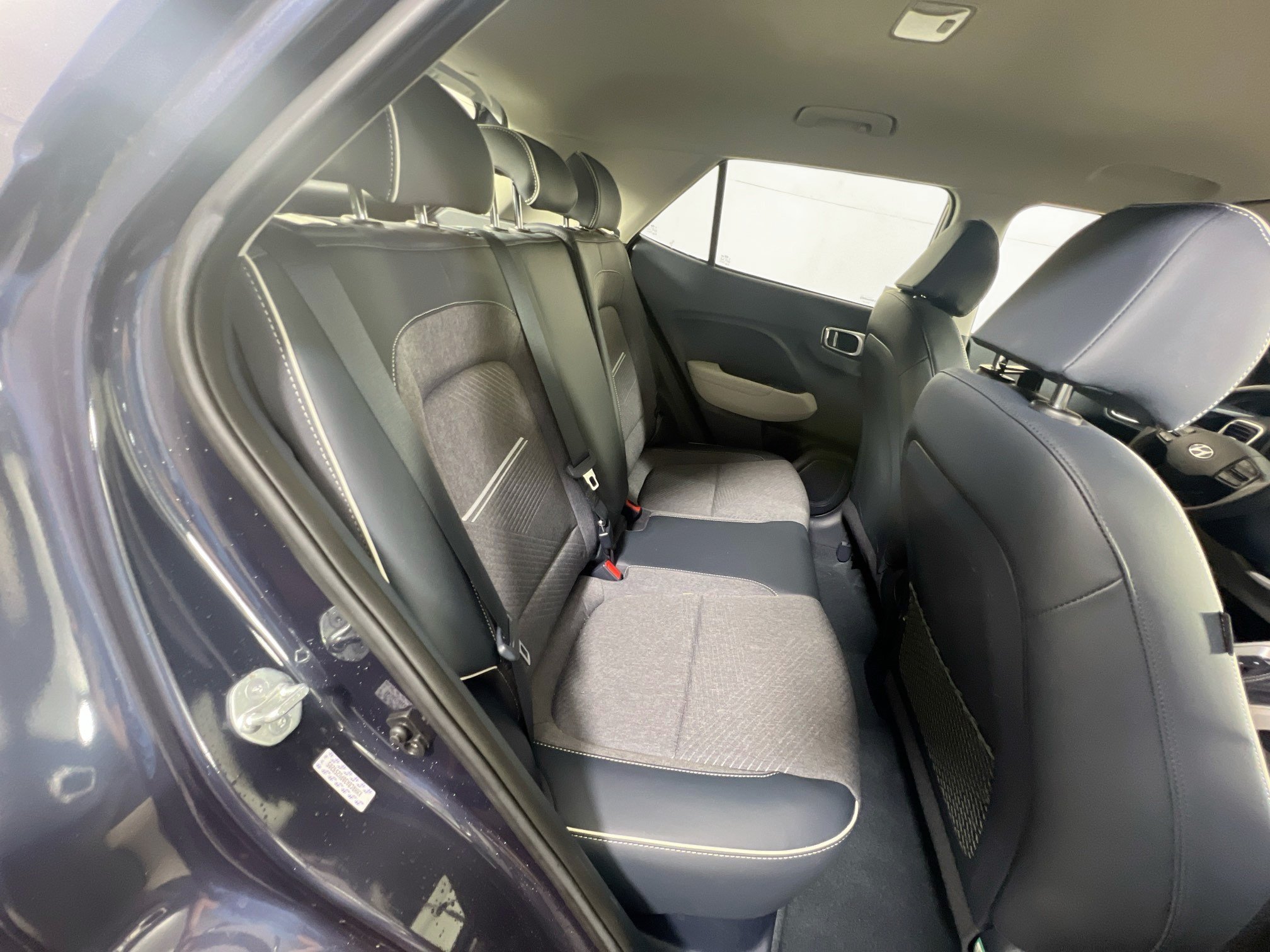 Used 2023 Hyundai Venue Limited FWD image 26