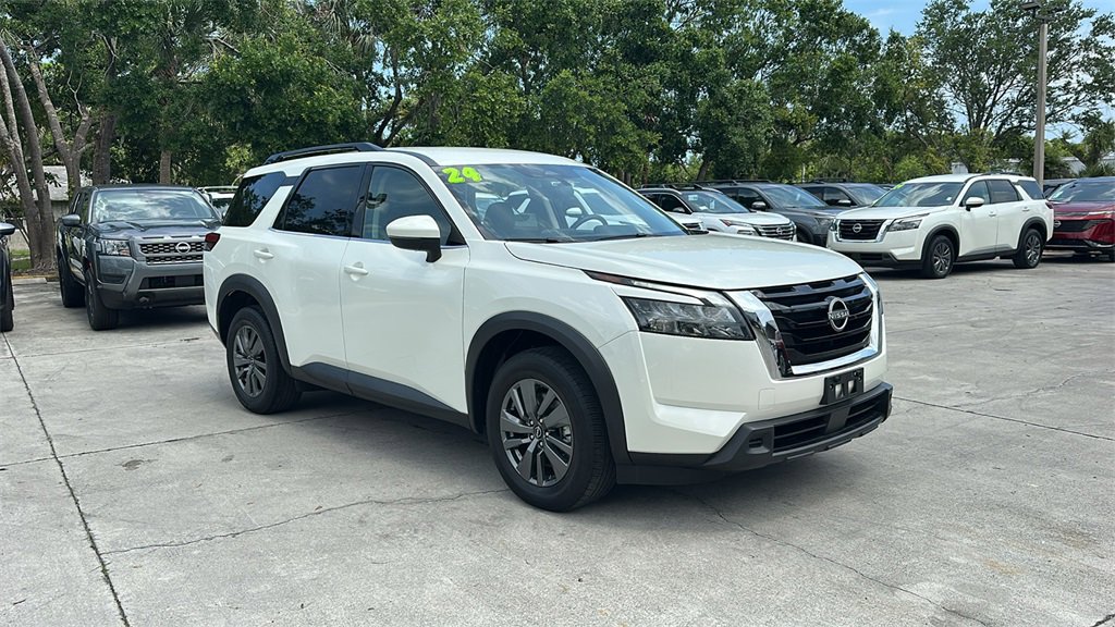 Used 2024 Nissan Pathfinder SV