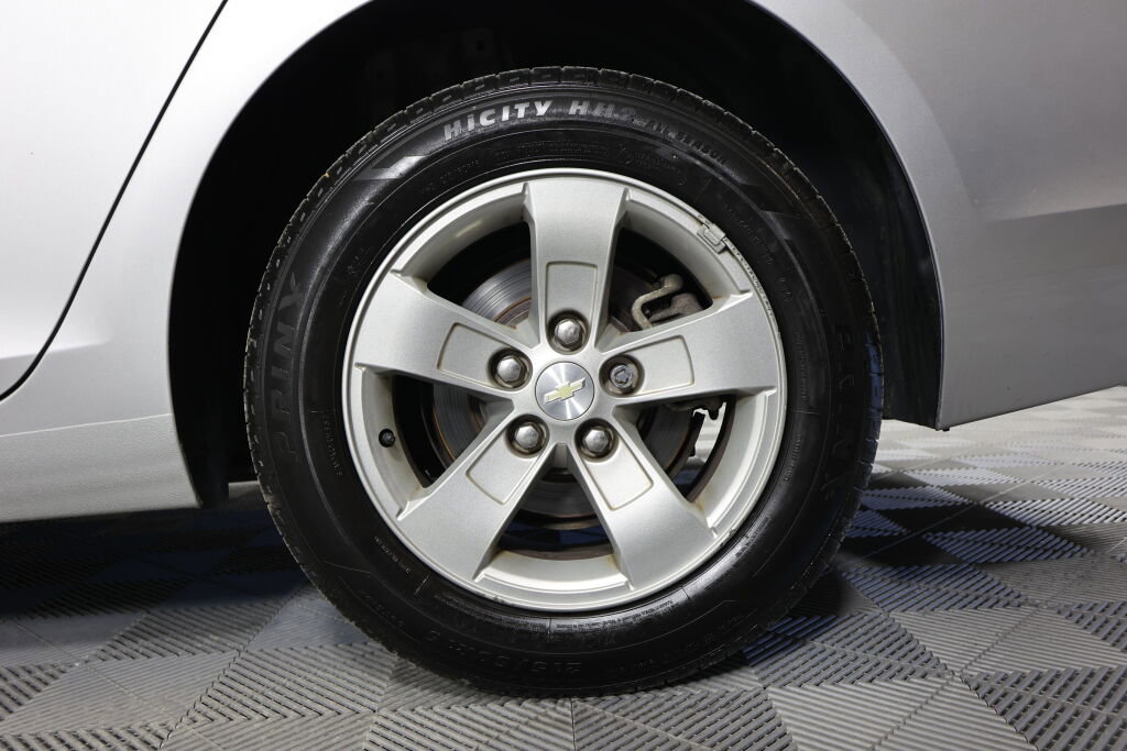 Used 2016 Chevrolet Malibu LT image 8