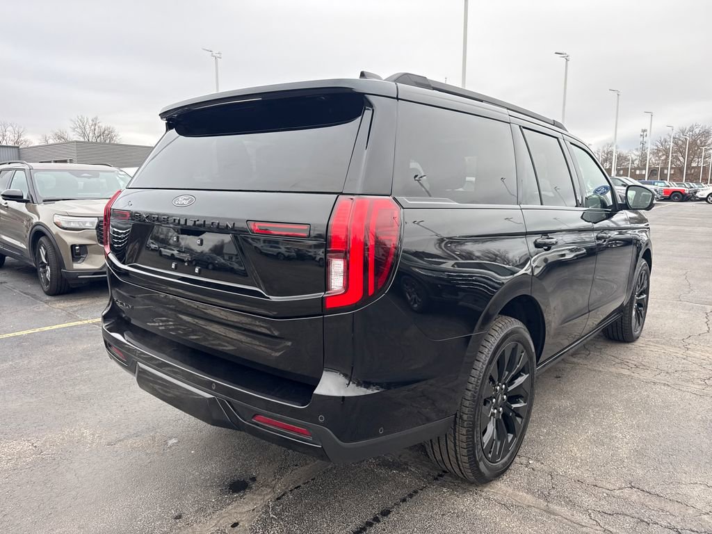 Used 2025 Ford Expedition Platinum w/ Stealth Appearance Package image 7