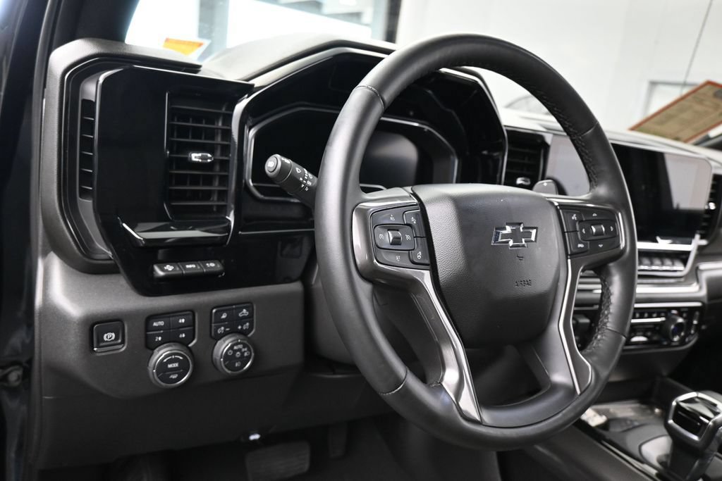 Used 2025 Chevrolet Silverado 1500 ZR2 w/ Technology Package AWD/4WD image 15