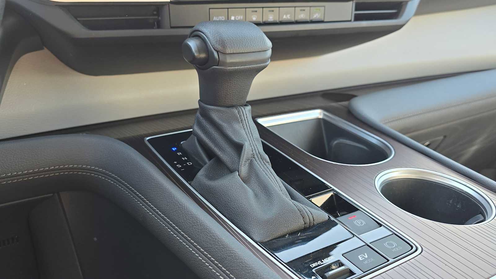 Used 2024 Toyota Sienna LE image 38