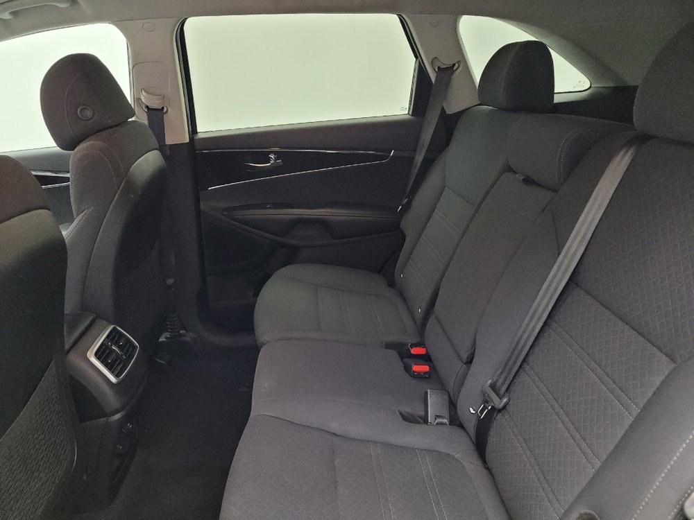 Used 2017 Kia Sorento LX image 18