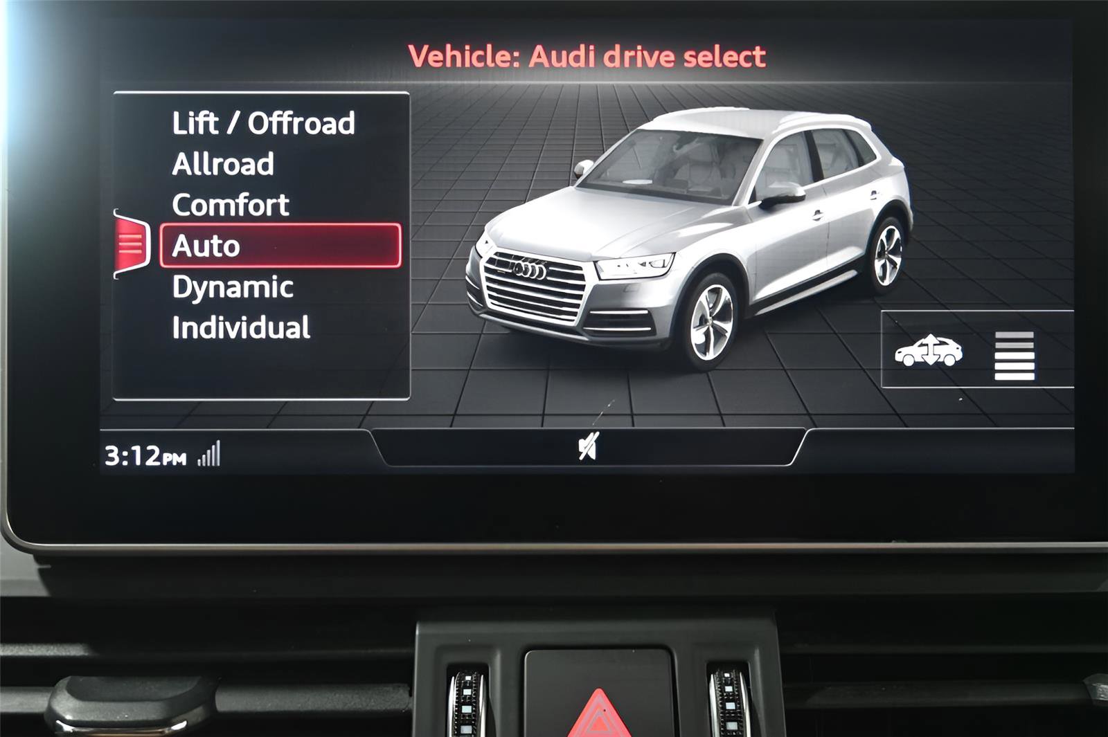 Used 2018 Audi SQ5 Premium Plus w/ S Sport Package AWD/4WD image 26