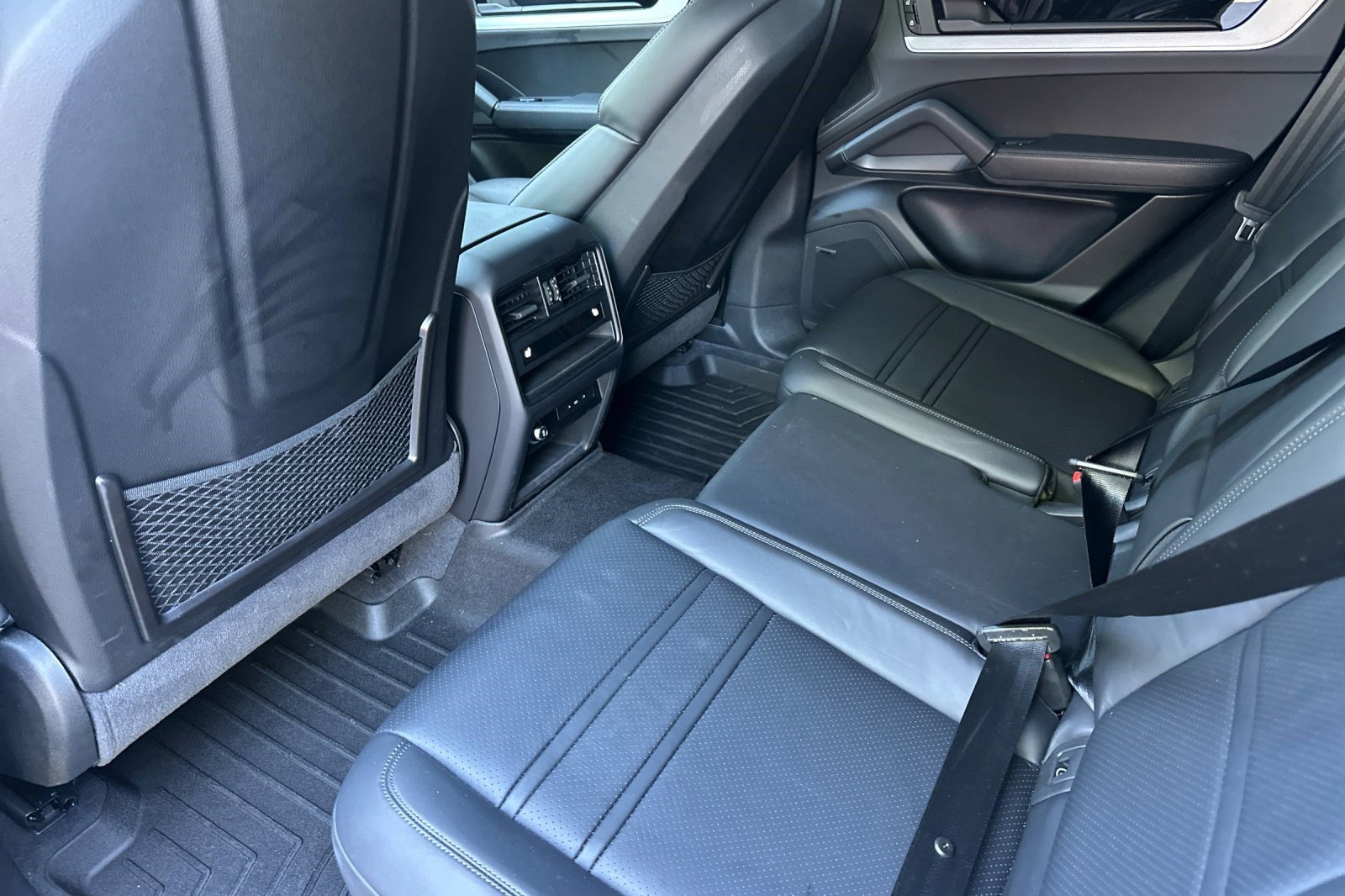 Used 2025 Porsche Cayenne S image 15