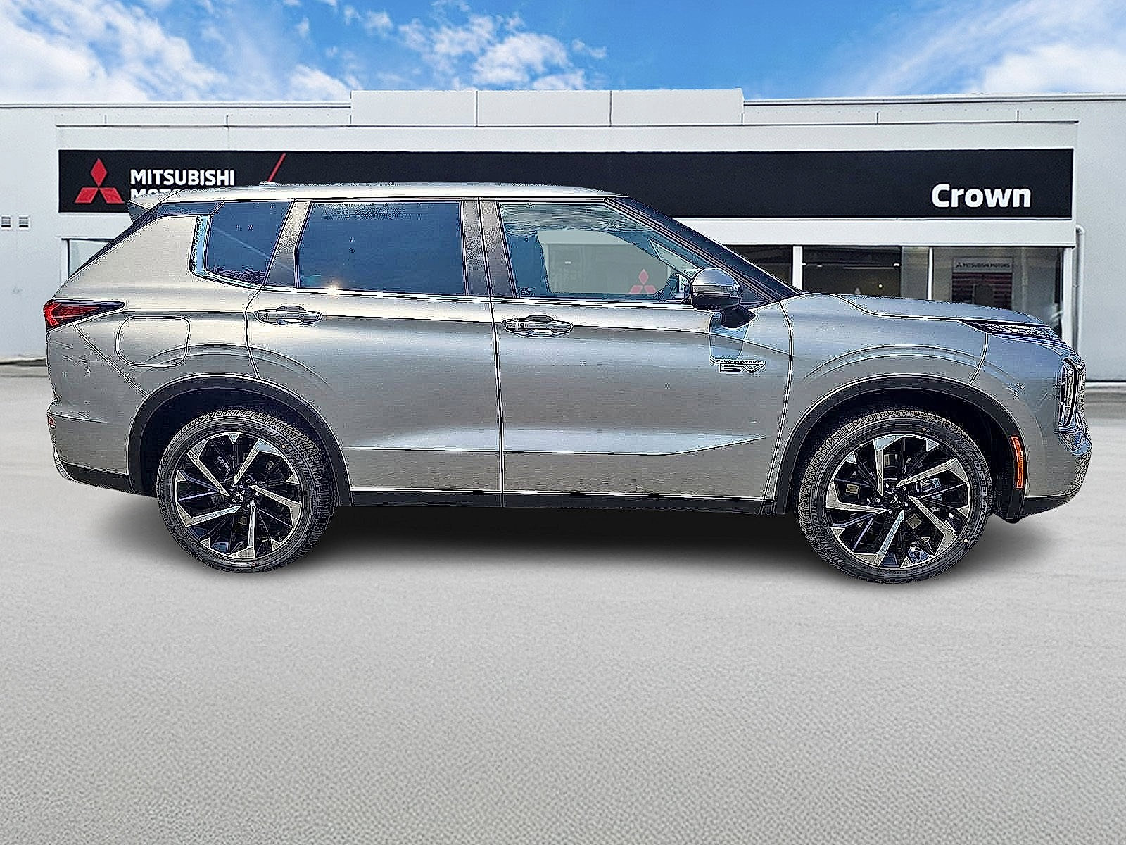 New 2025 Mitsubishi Outlander SE image 3