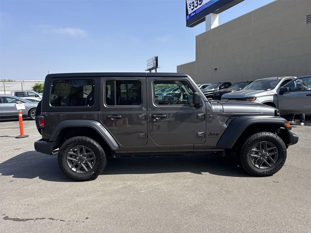 Used 2025 Jeep Wrangler Unlimited Sport AWD/4WD image 2