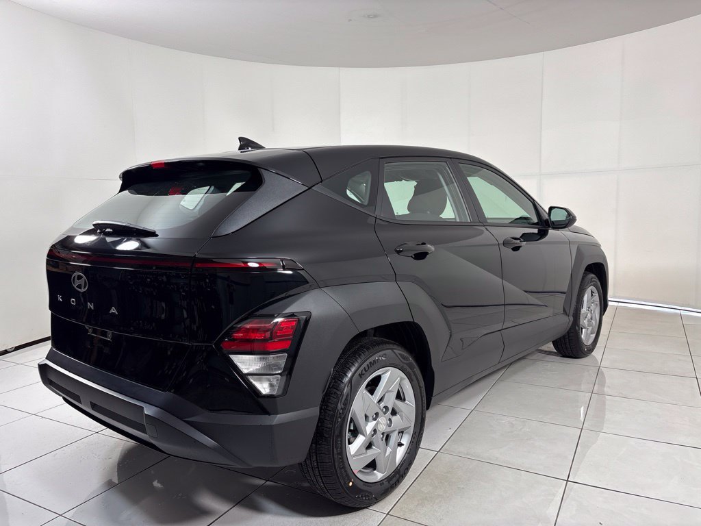 New 2027 Hyundai Kona SE FWD image 5