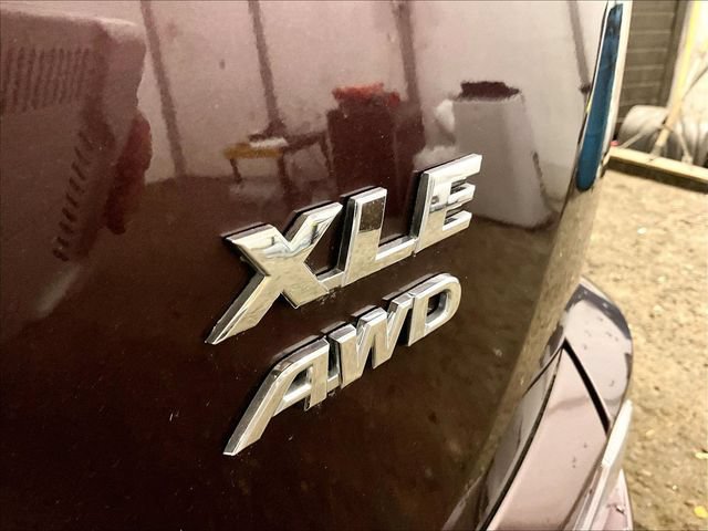 Used 2018 Toyota RAV4 XLE AWD/4WD image 13