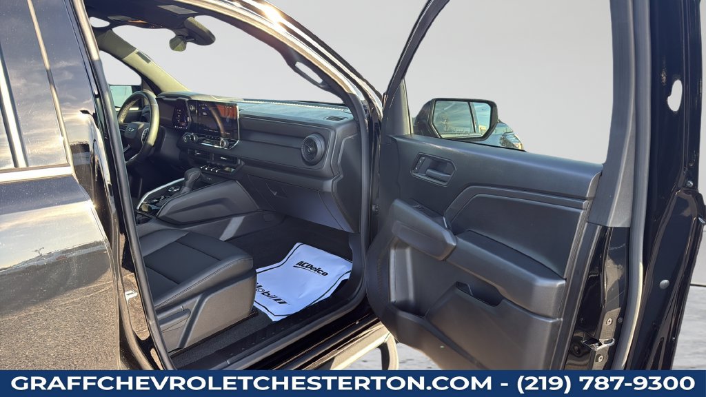 Used 2025 Chevrolet Colorado Trail Boss AWD/4WD image 23