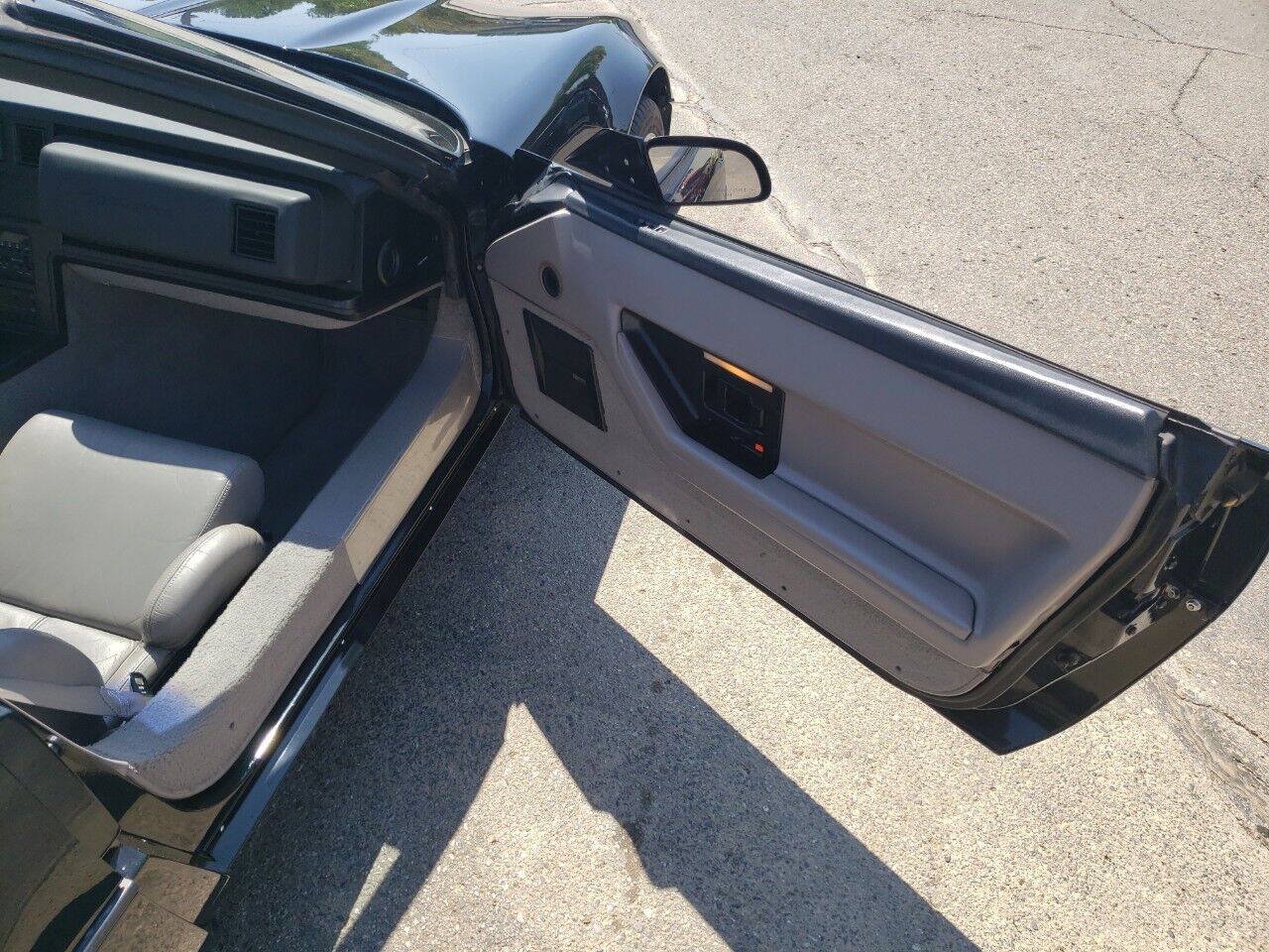 Used 1989 Chevrolet Corvette Convertible RWD image 30