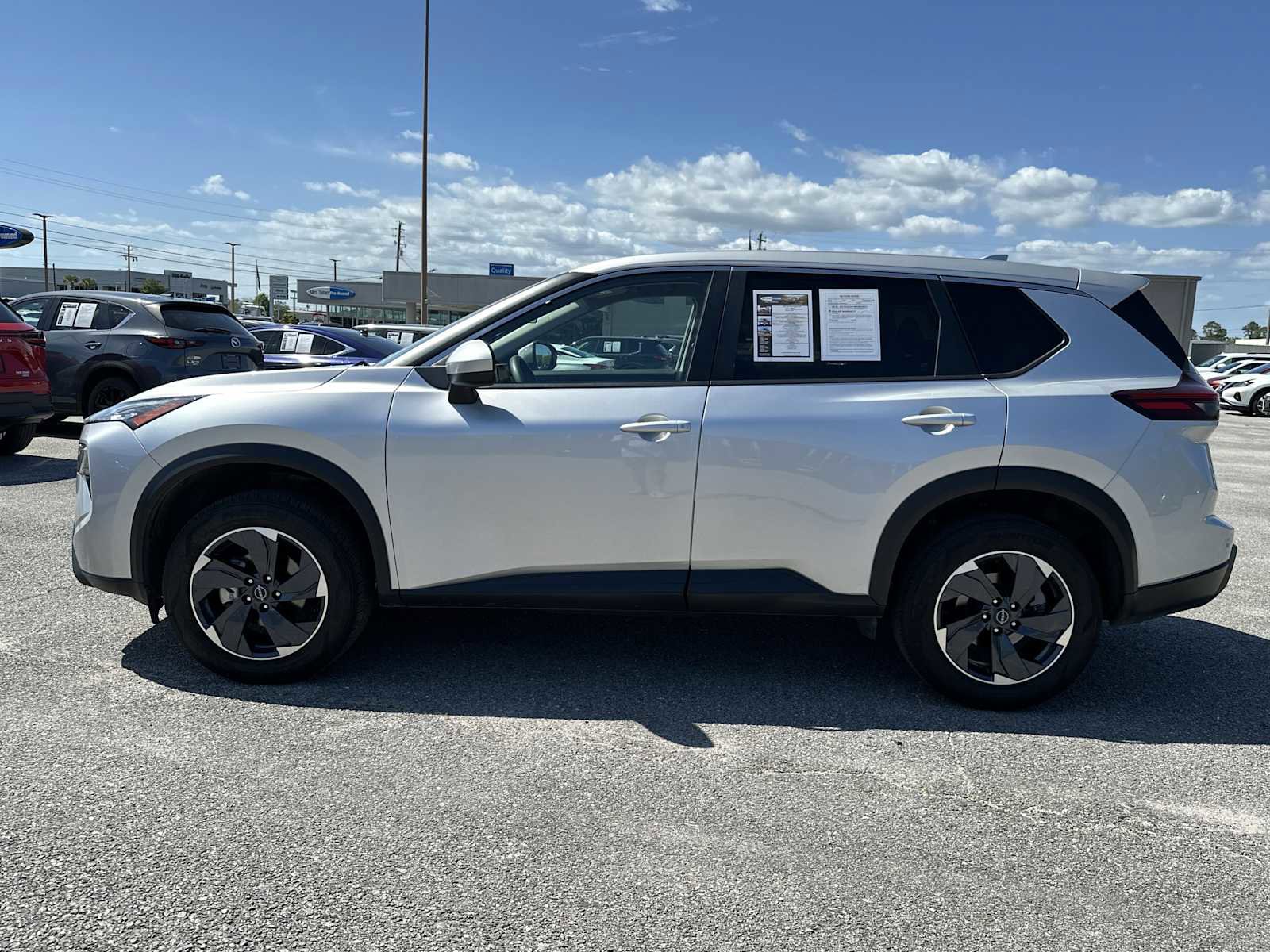 Used 2024 Nissan Rogue SV AWD/4WD image 5