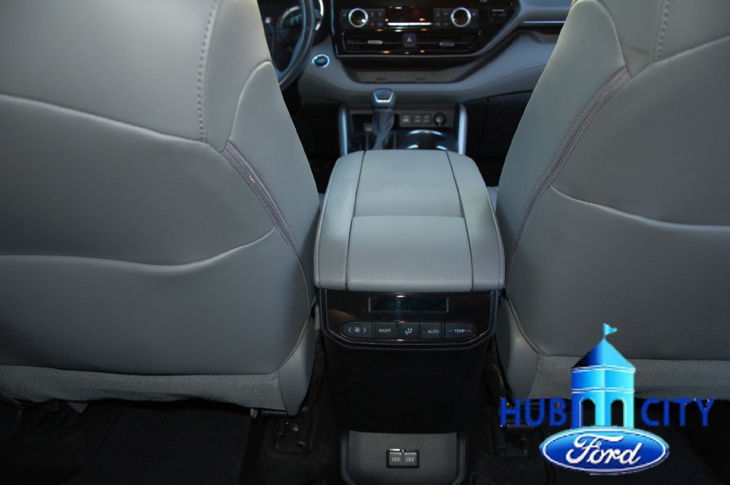 Used 2023 Toyota Highlander XLE FWD image 21