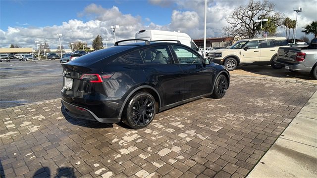Used 2021 Tesla Model Y Long Range image 3