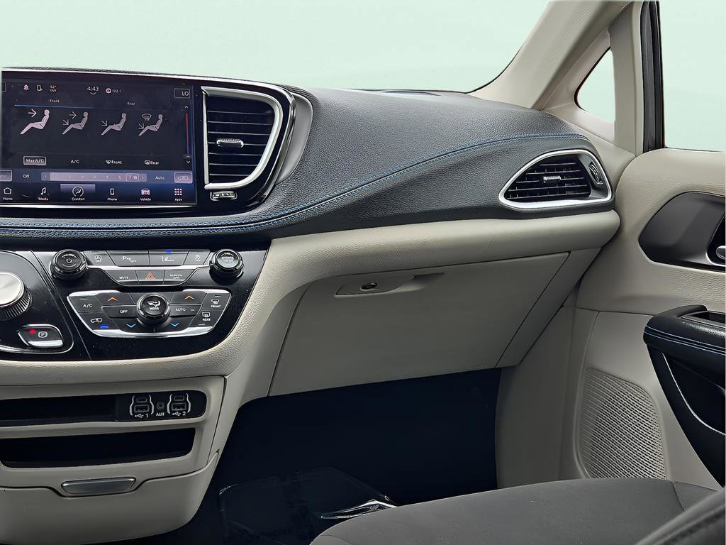 Used 2021 Chrysler Pacifica Touring image 18