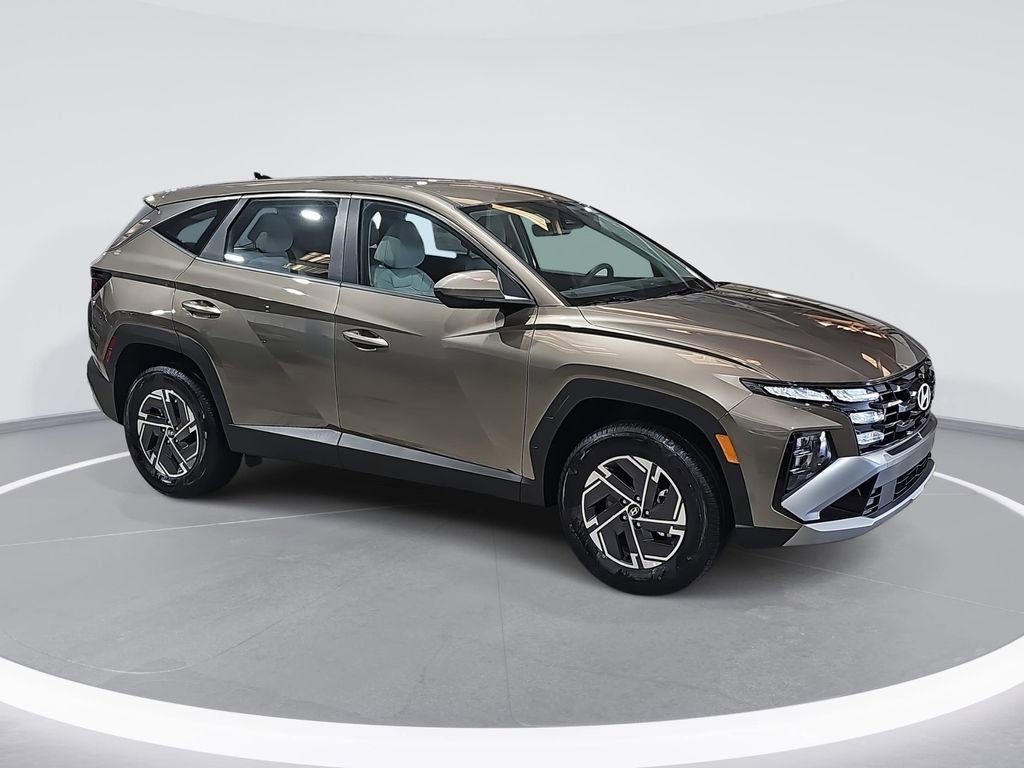 New 2026 Hyundai Tucson Blue SE image 3