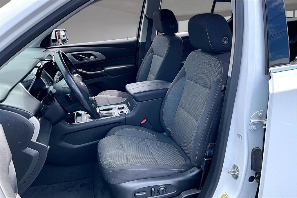 Used 2020 Chevrolet Traverse LT w/ Driver Confidence II Package AWD/4WD image 25