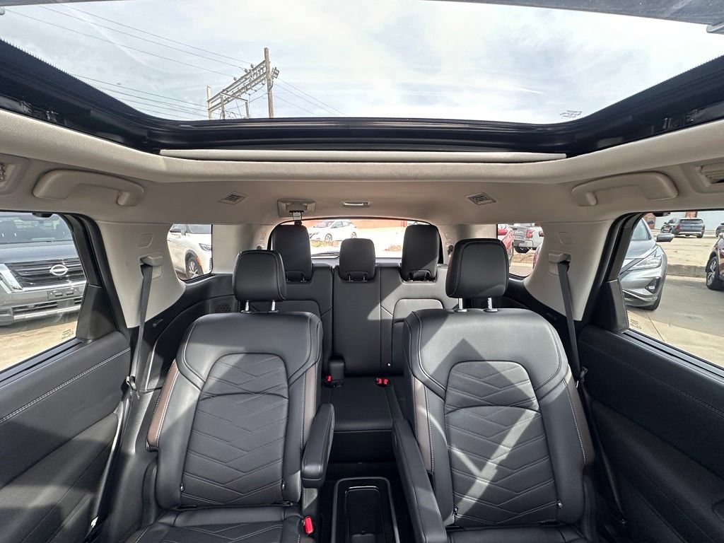 Certified 2025 Nissan Pathfinder Platinum FWD image 30