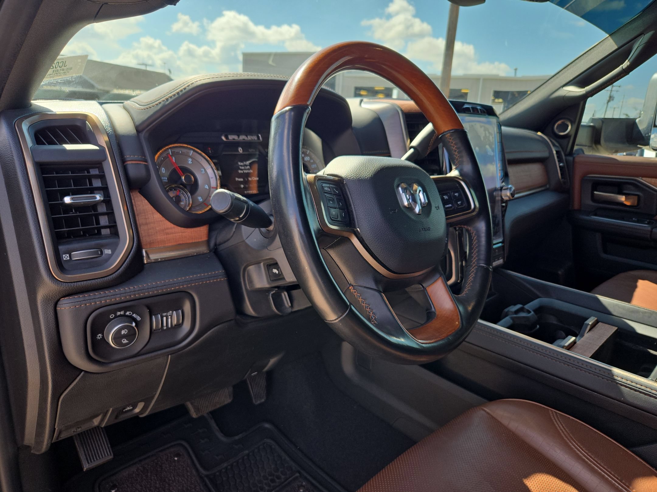 Used 2022 RAM 2500 Limited AWD/4WD image 10