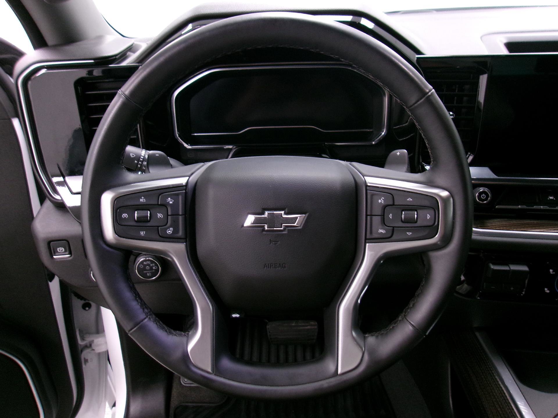 Certified 2025 Chevrolet Silverado 1500 RST AWD/4WD image 6